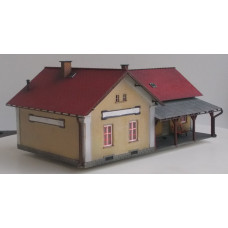 Výpravní budova LVIb/H ZvKČ Radomyšl, bobrovka, TT, KB model 4018BB